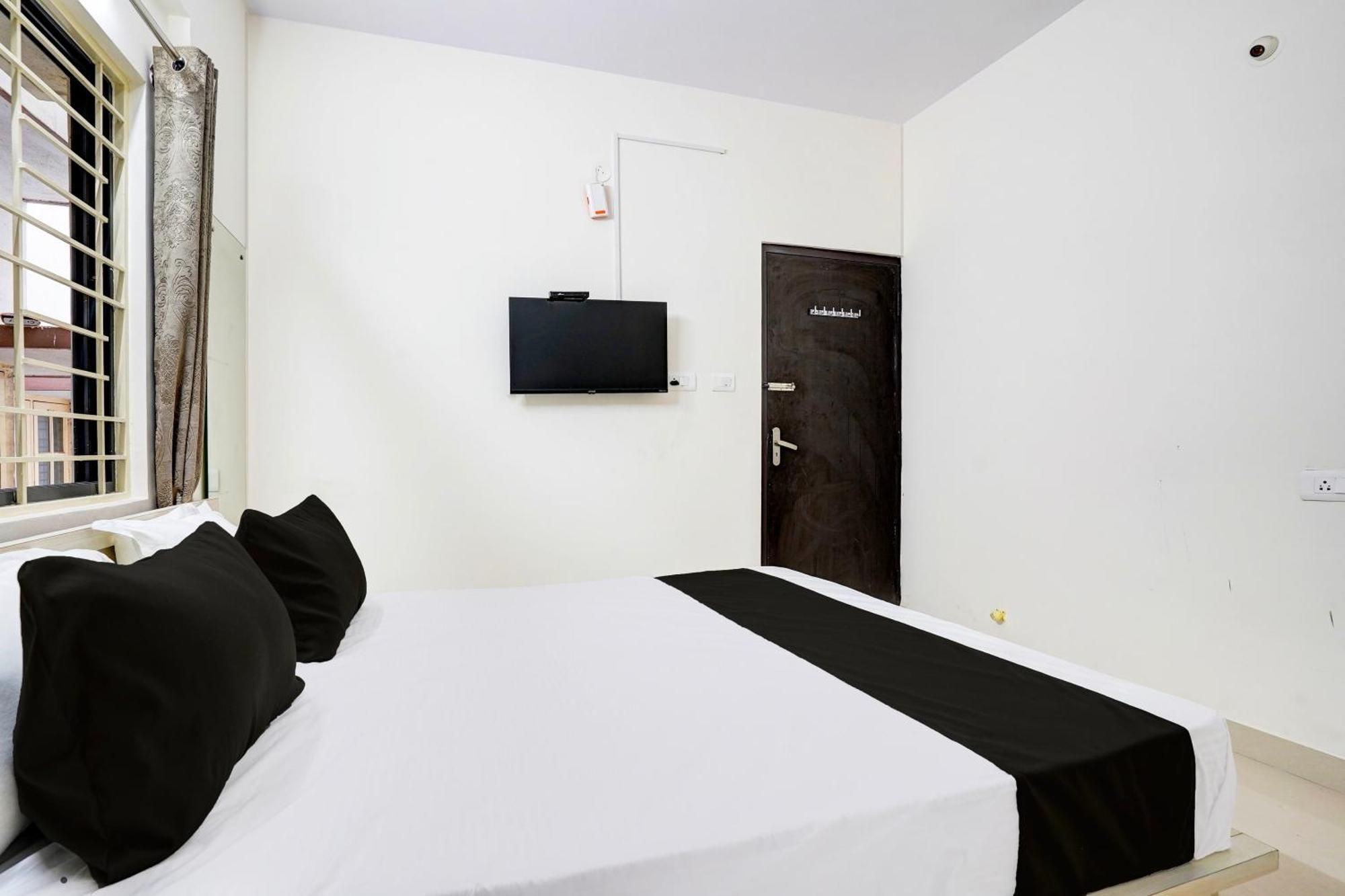 O 82950 Om Sai Residency Hotel