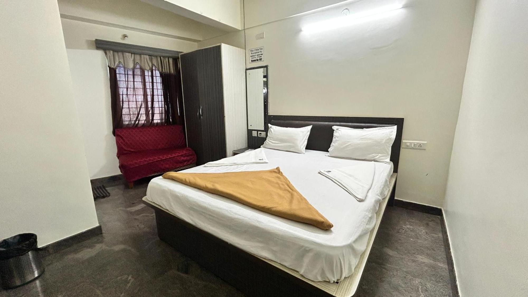 Aradhya Palace Yeshwantpur Hotel 3*
