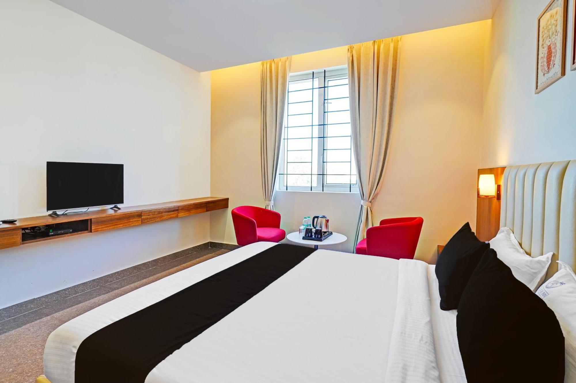 Hotel Super Townhouse Oak Electronic Formerly Trubell