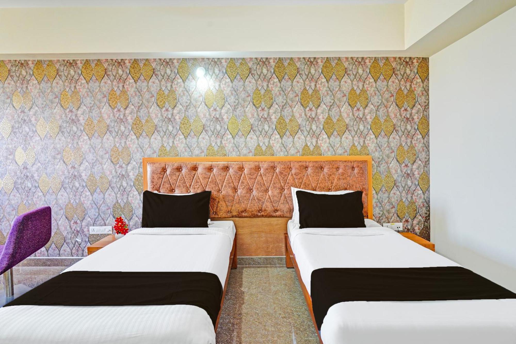 Hotel Super Townhouse Oak Electronic Formerly Trubell