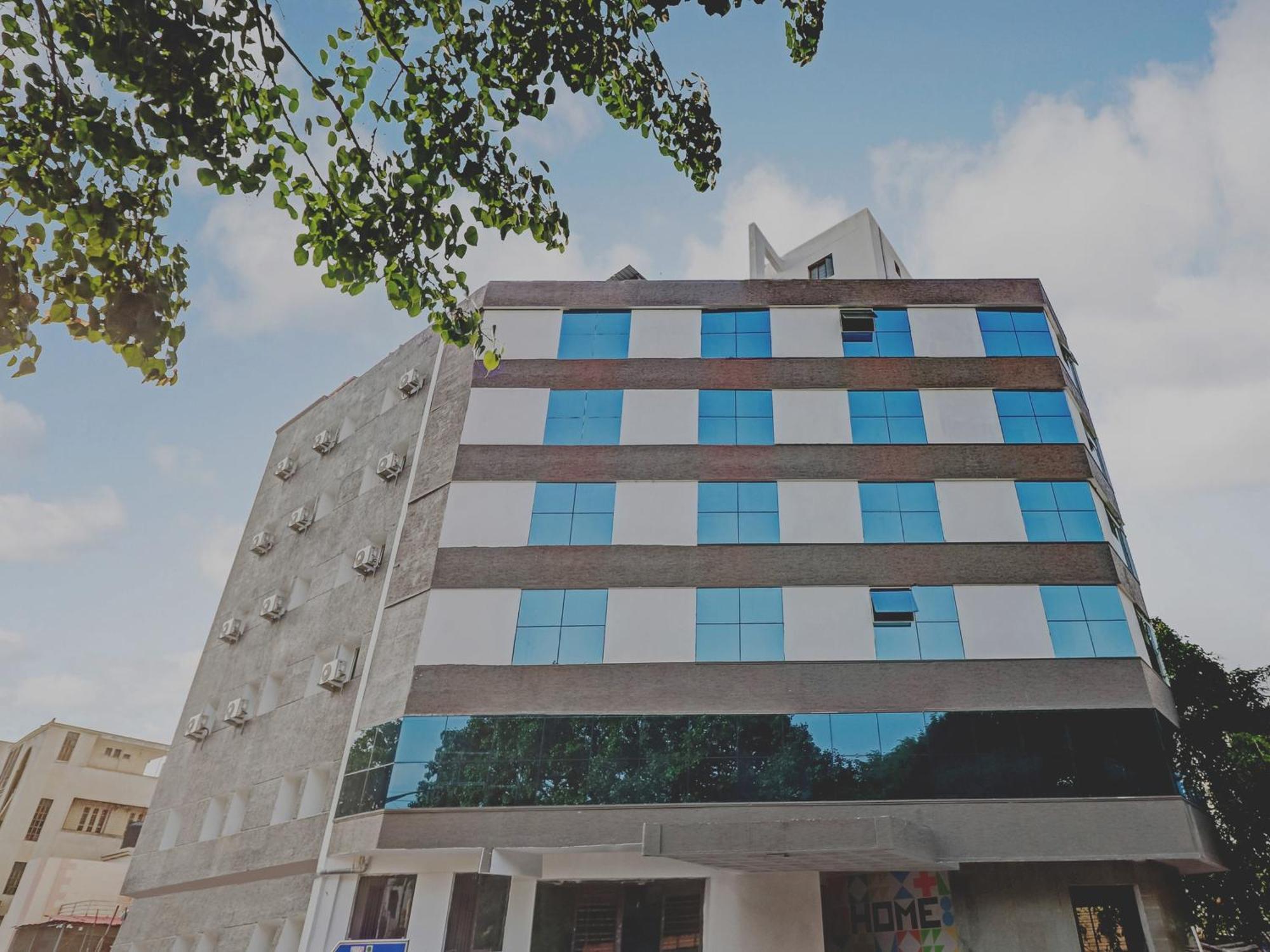 Super Capital O Elite Jp Nagar Near Sri Sathya Ganapathi Shirdi Saibaba Temple Hotel 3*