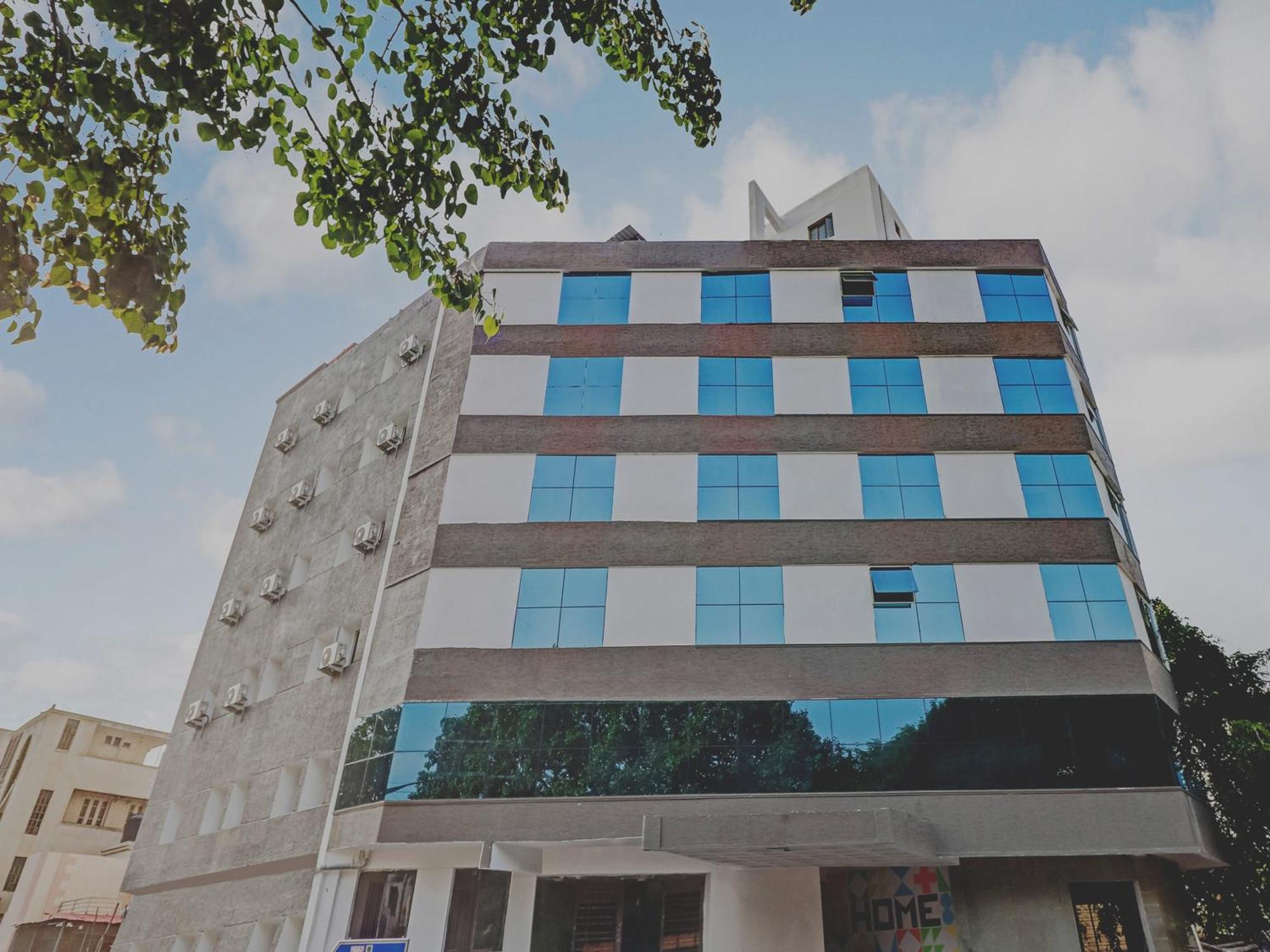 Super Capital O Elite Jp Nagar Near Sri Sathya Ganapathi Shirdi Saibaba Temple 3*