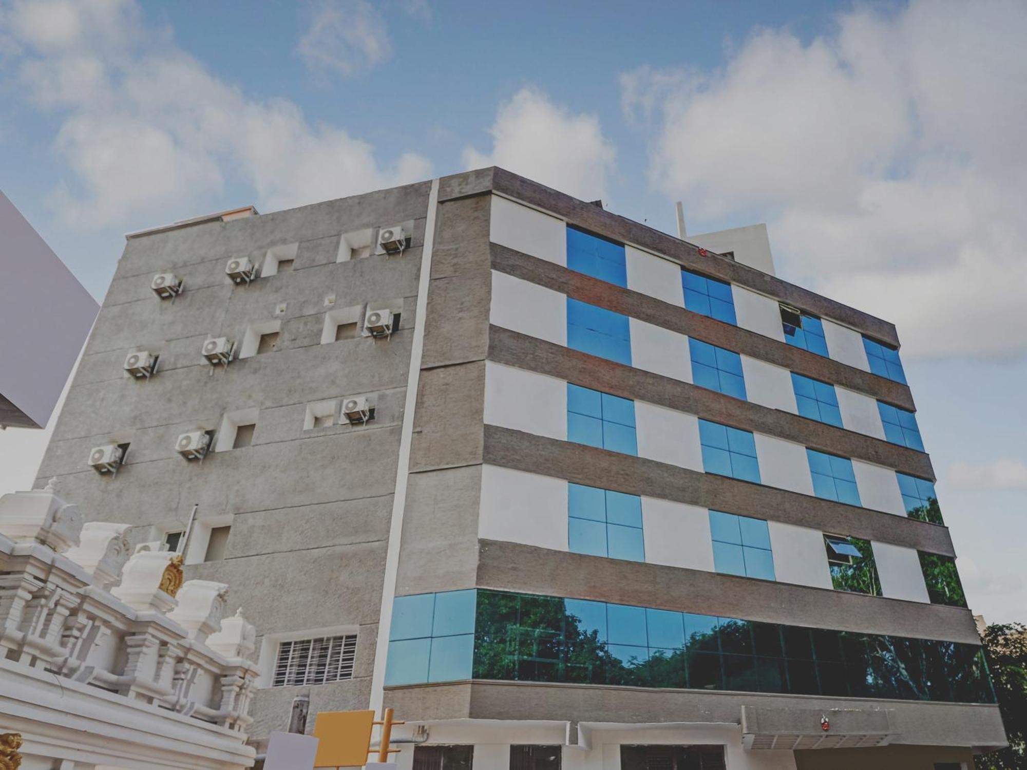 Hotel Super Capital O Elite Jp Nagar Near Sri Sathya Ganapathi Shirdi Saibaba Temple