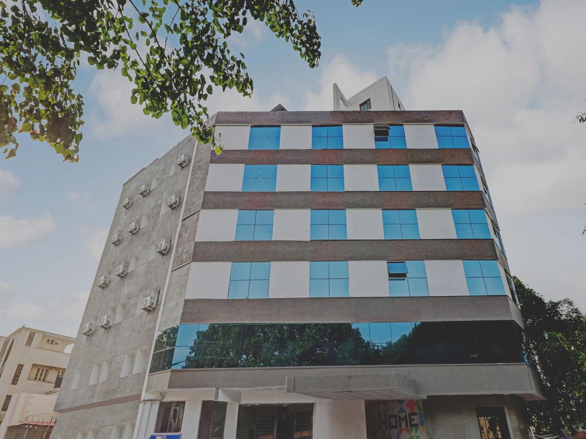 Hotel Super Capital O Elite Jp Nagar Near Sri Sathya Ganapathi Shirdi Saibaba Temple 3*