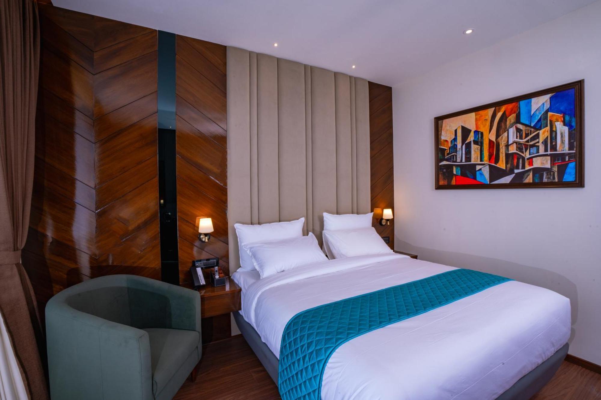 Paramos Meeds Madiwala Hotel