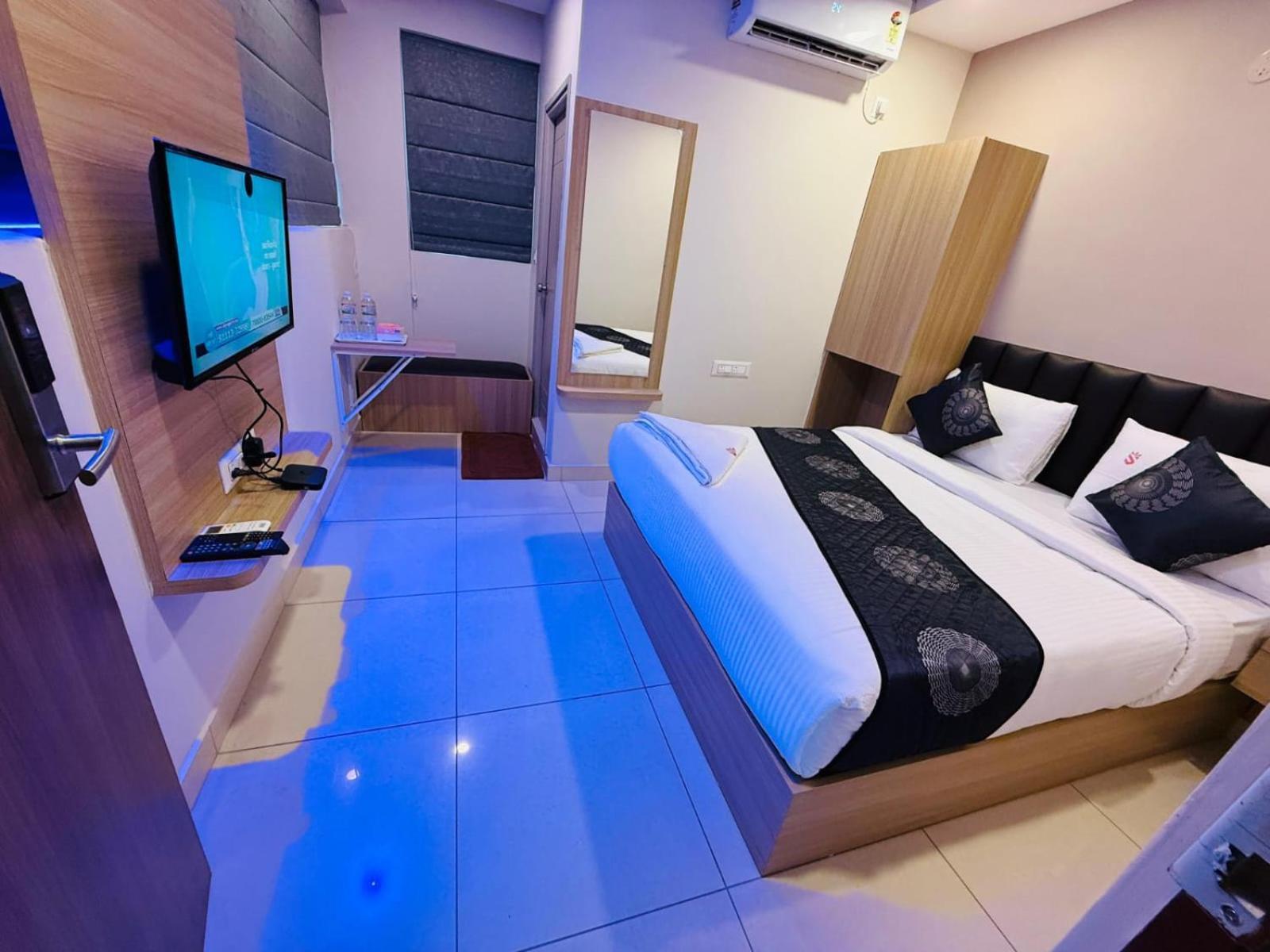 Sahara Express Hotel *