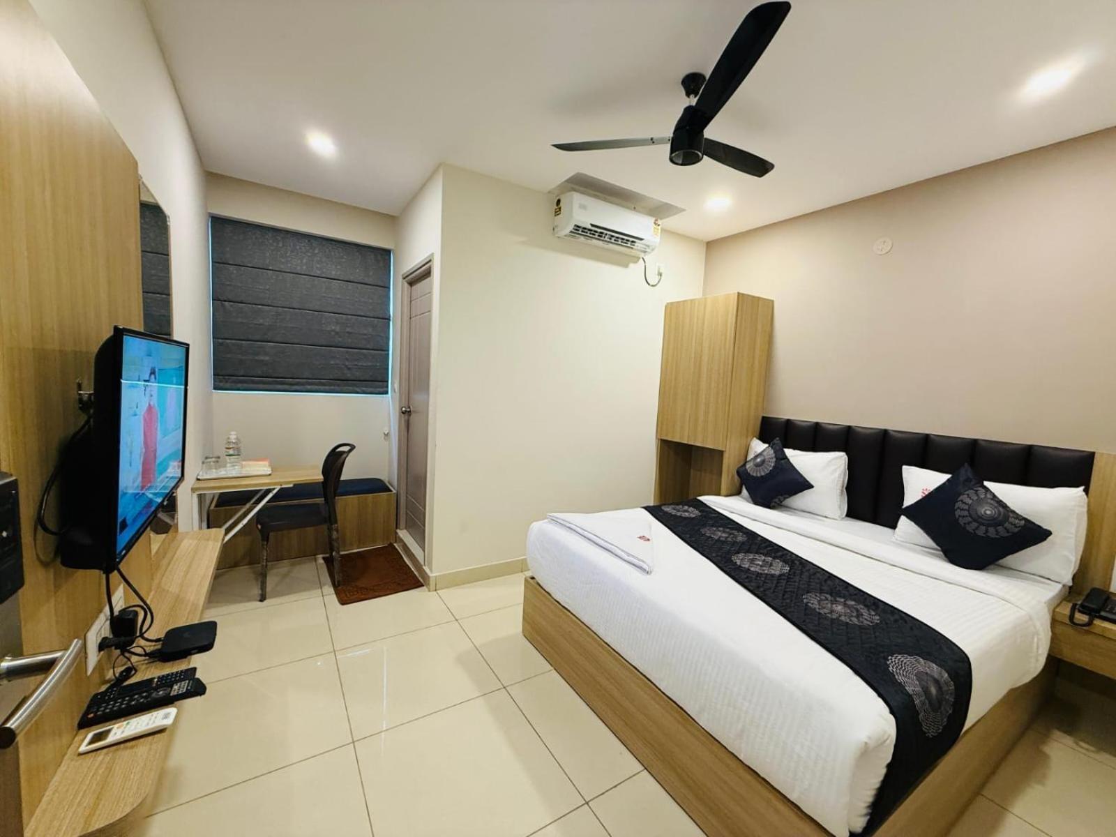 Hotel Sahara Express *