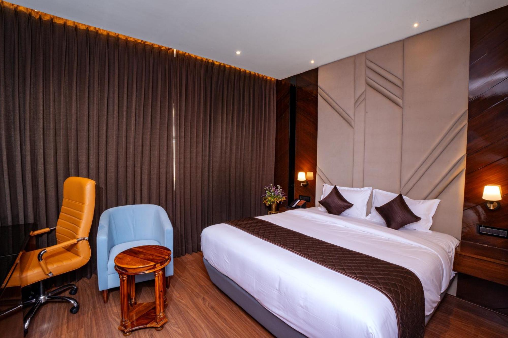 Paramos Meeds Madiwala Hotel 3*