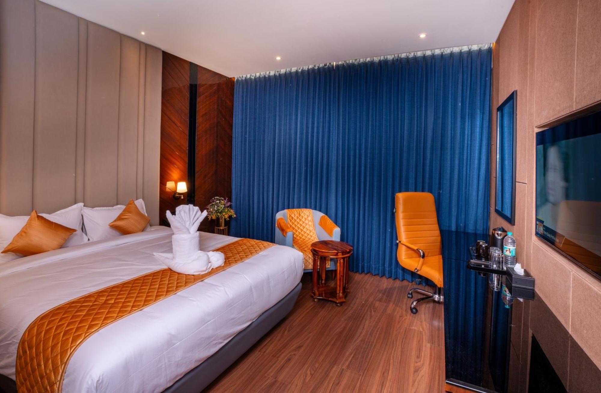 Paramos Meeds Madiwala Hotel