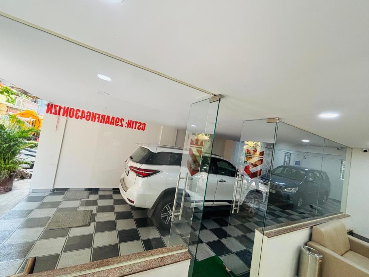 Sahara Express Hotel *