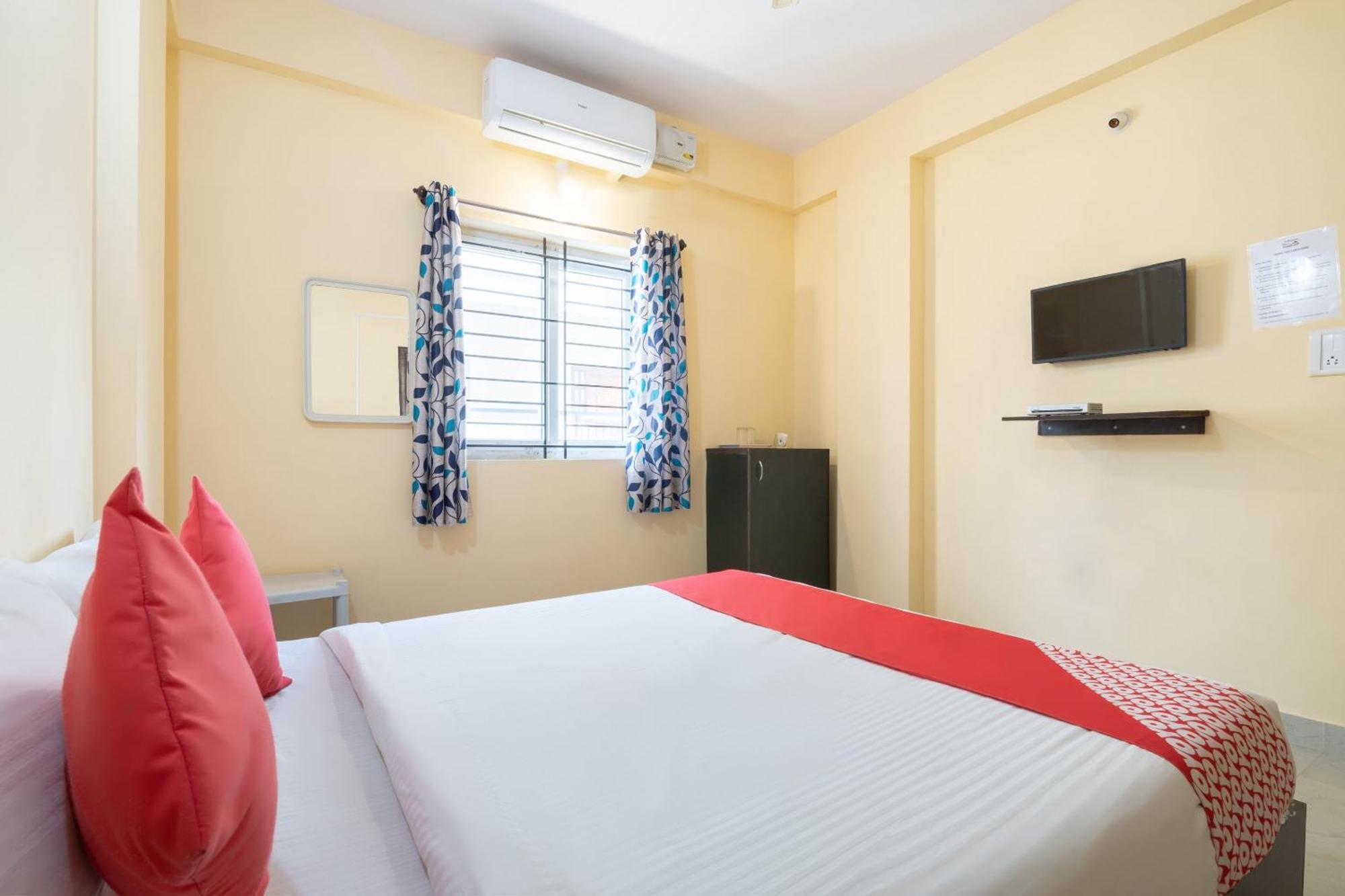 O Ashraya Comforts Hotel 4*