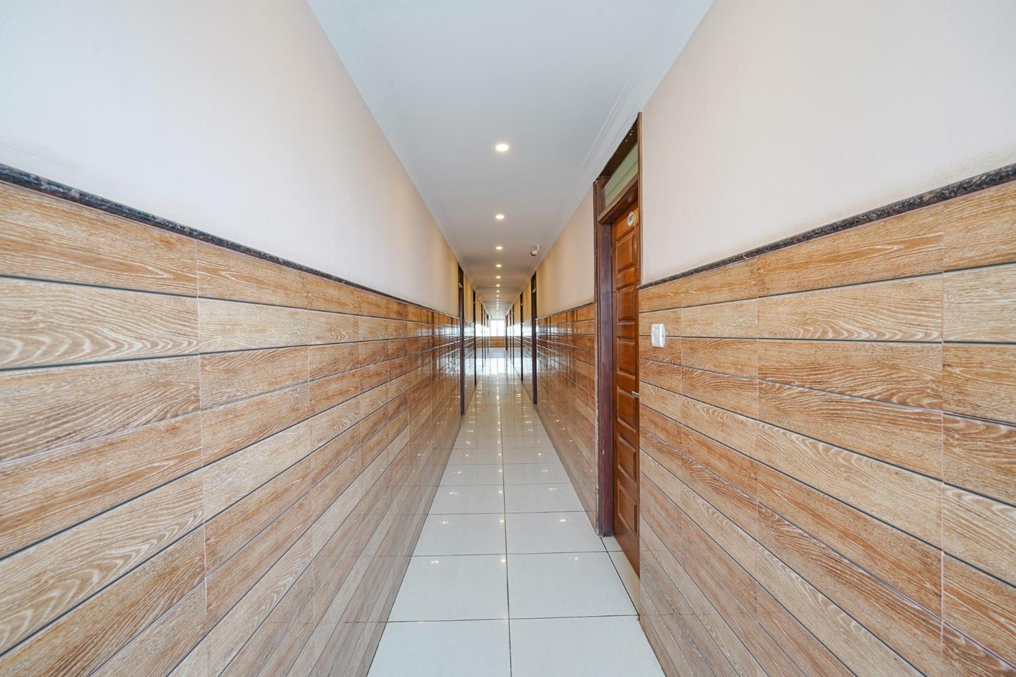 Fabhotel Bns Comforts