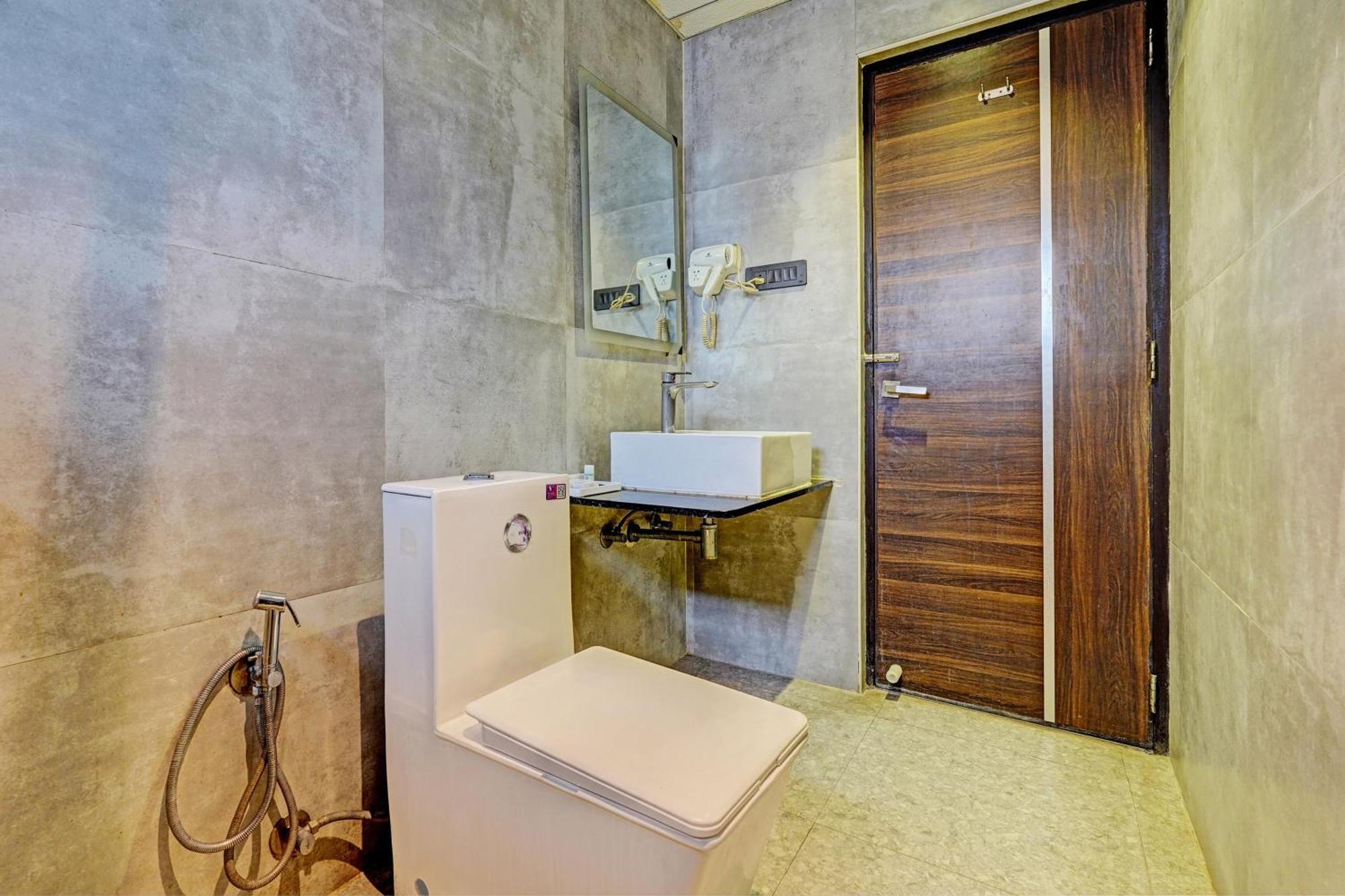 Super Townhouse Oak Clove Boutique Rajaji Nagar Near Lulu Mall