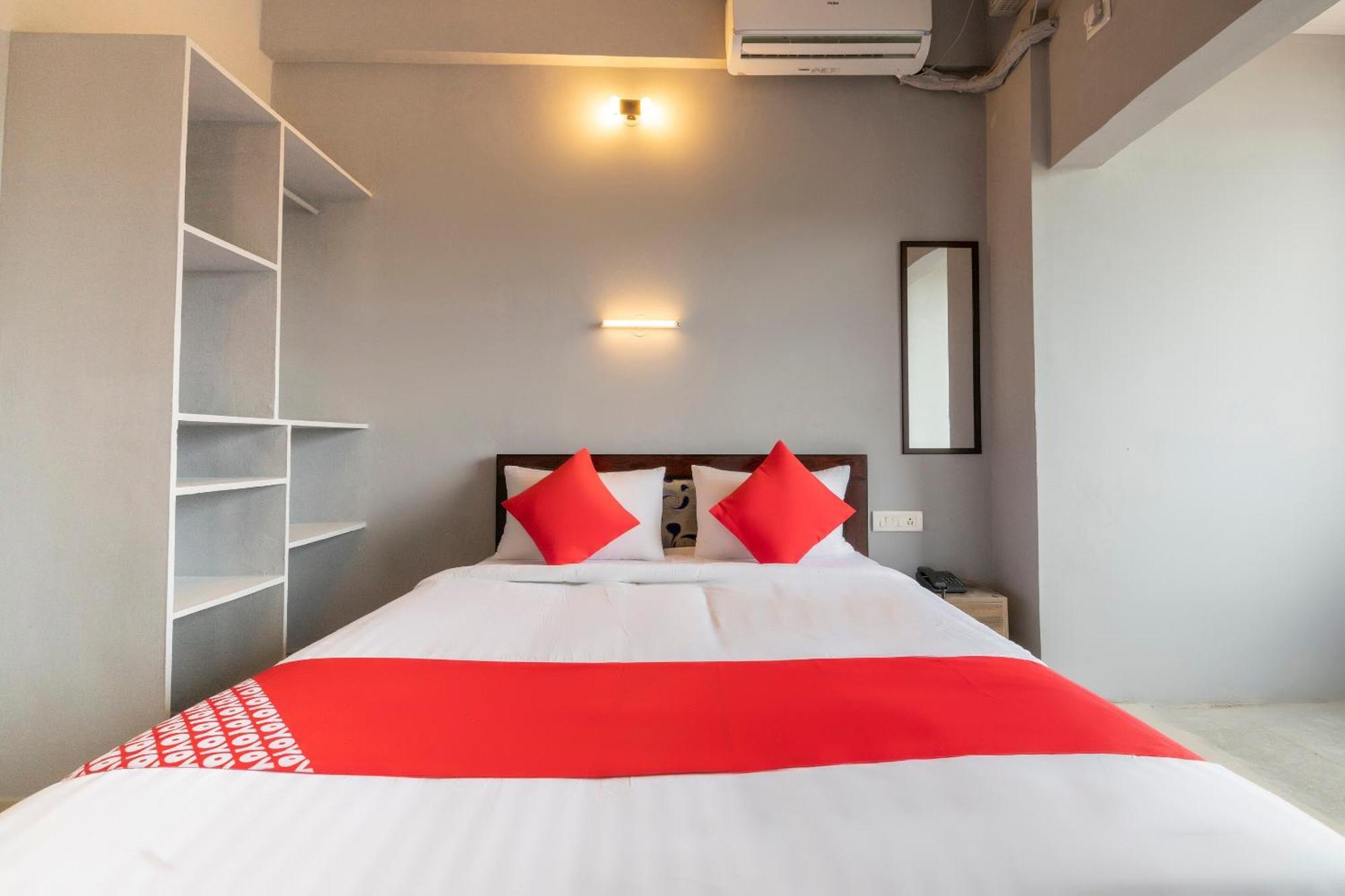 O Gold Grey Hotel
