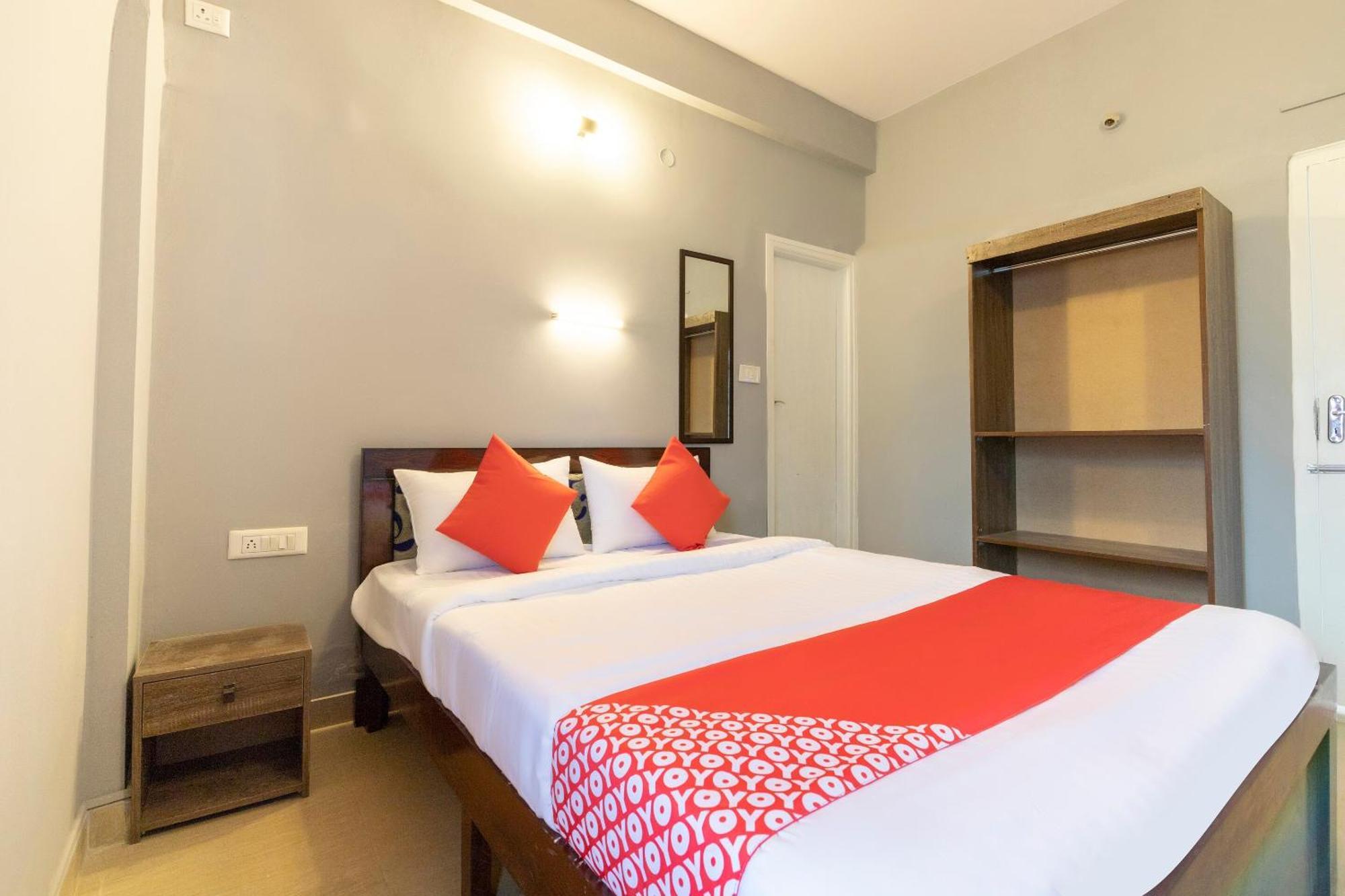 Hotel O Gold Grey