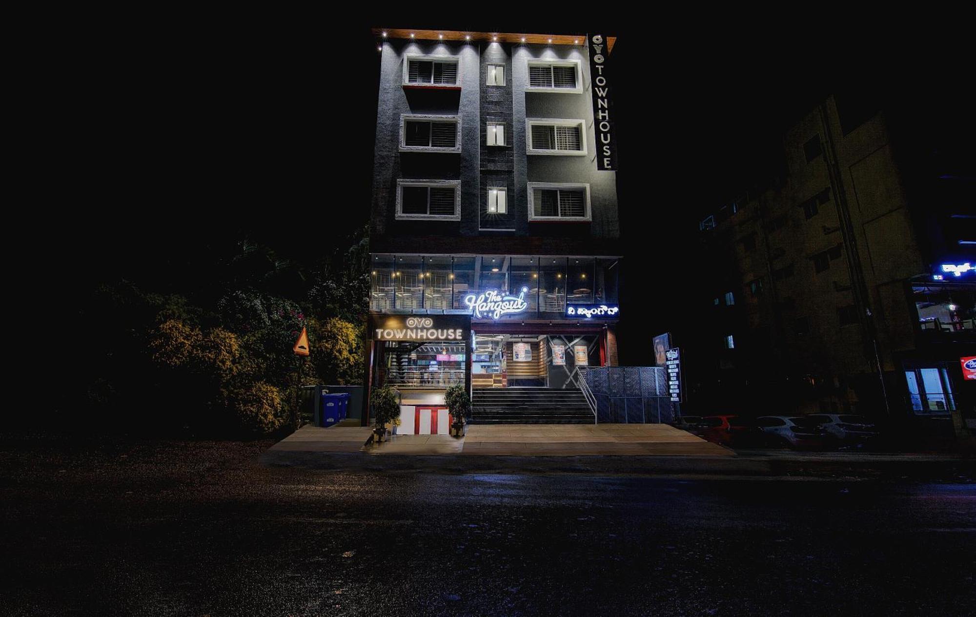 Super Townhouse Global Village Tech Park Near Kengeri Bus Terminal Metro Station Hotel 4*