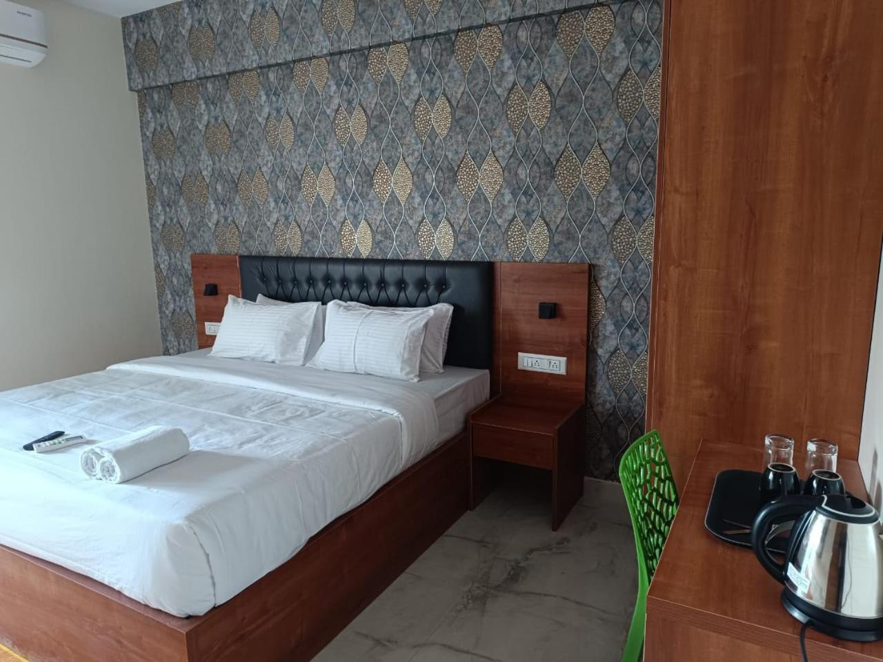 Hotel The Royal Moon 4*