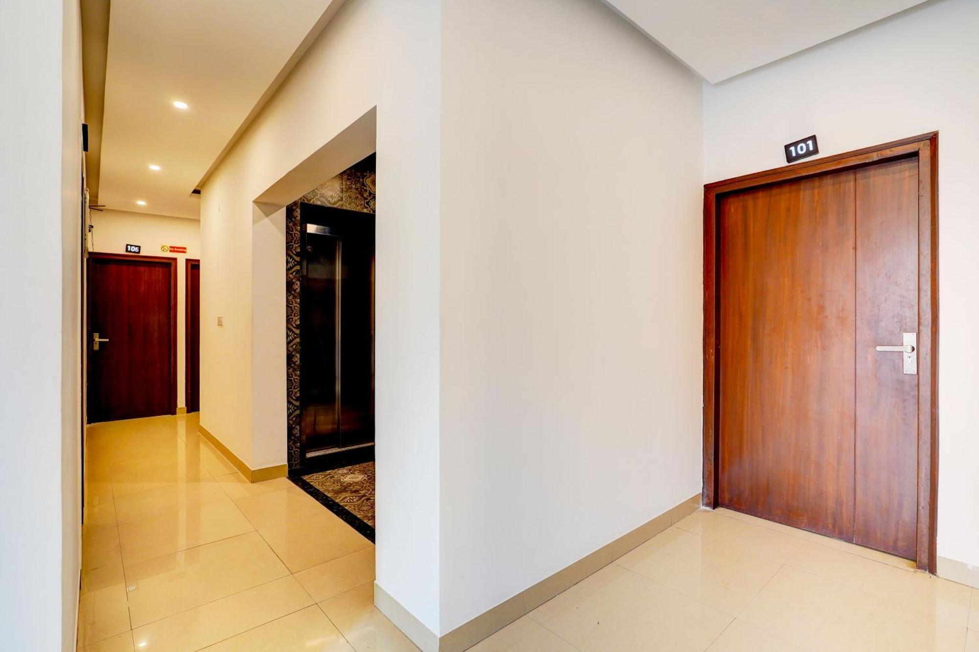 Hotel Super Townhouse Hebbal Bhadrappa Layout 4*