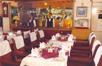 Hotel Chalukya 2*