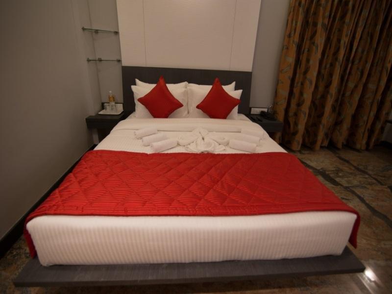 Cartier Biznotel 3*
