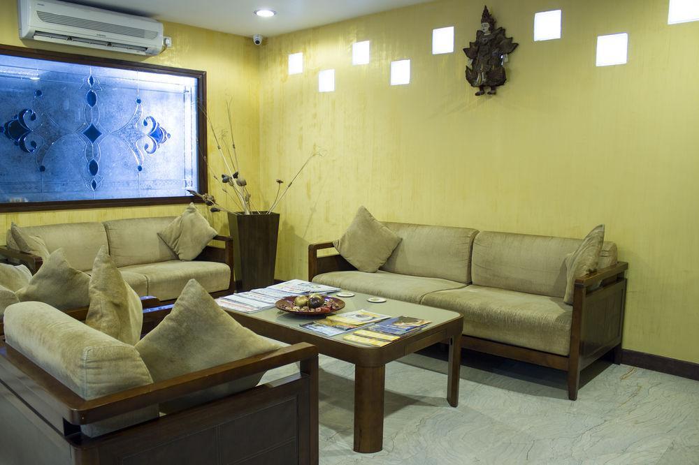 Hotel Oyo Premium Garuda Mall Bangalore