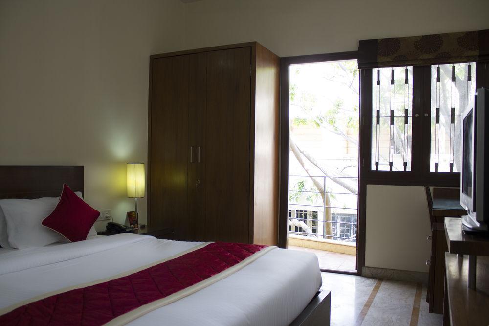 Hotel Oyo Premium Garuda Mall