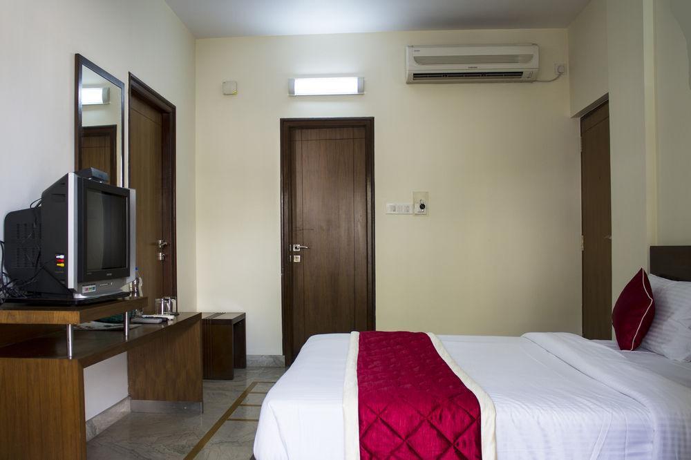 Hotel Oyo Premium Garuda Mall
