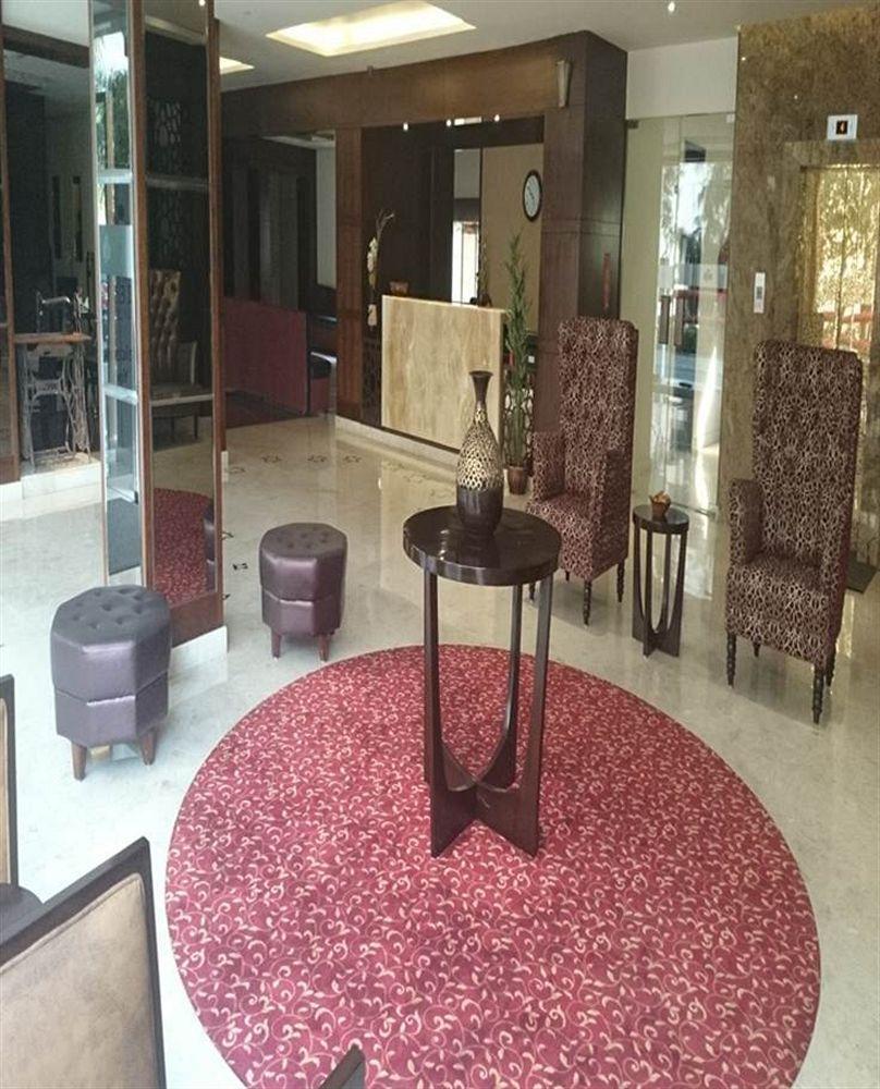 Hotel Chris Whitefield