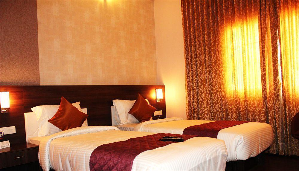 Hotel Chris Whitefield 4*