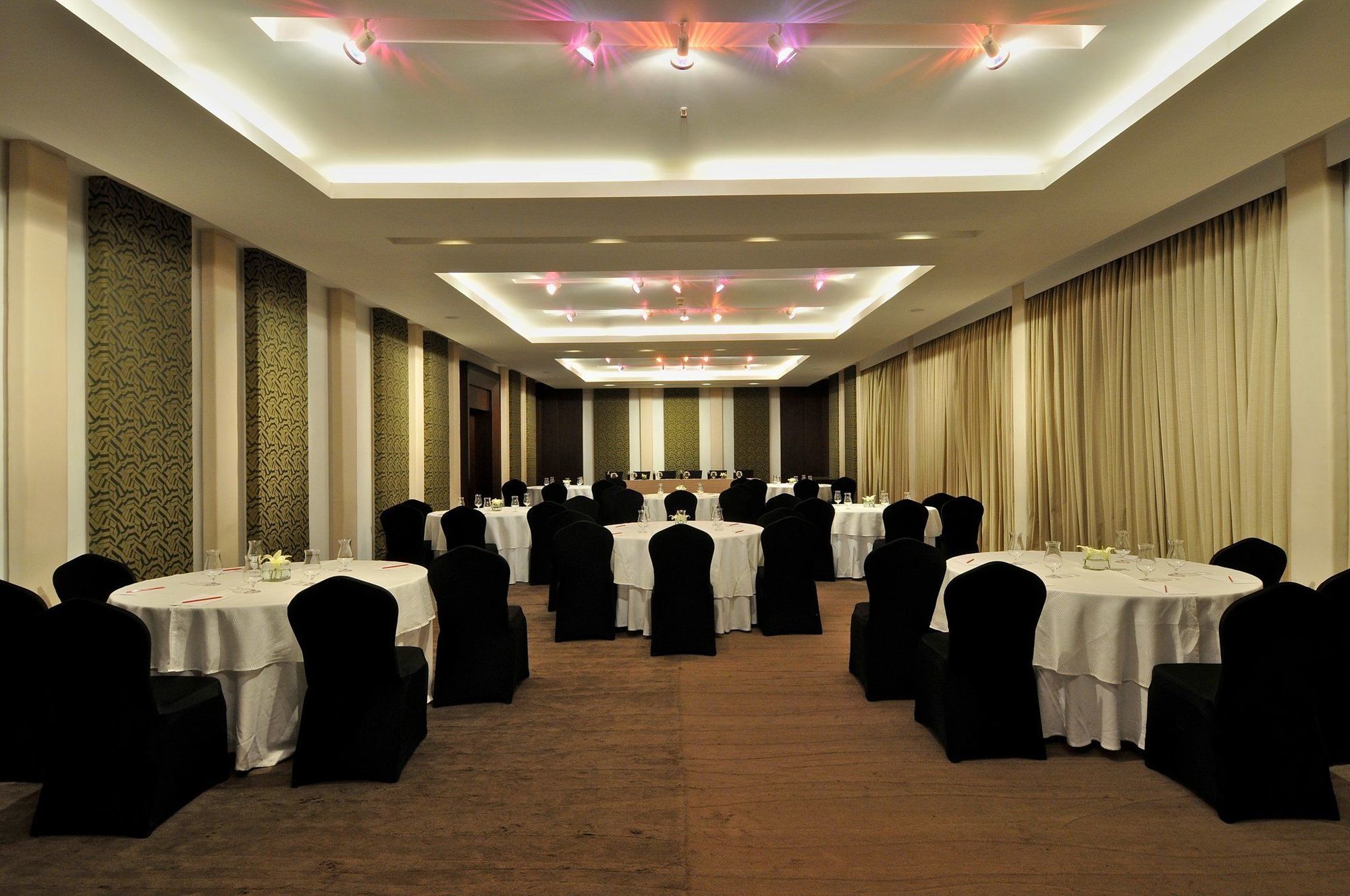 Hotel Vivanta Residency Road 5*