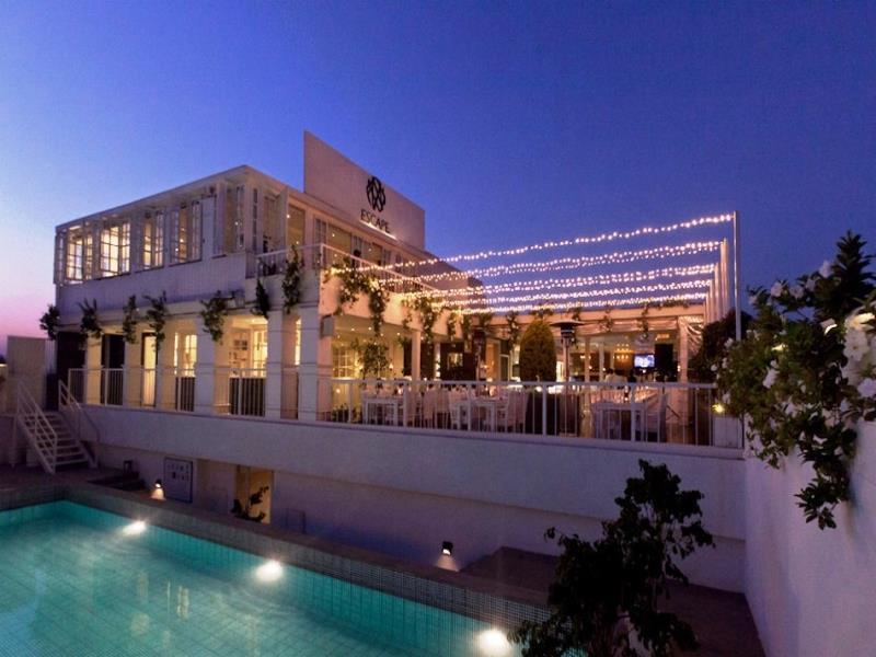 Escape & Hotel 4*