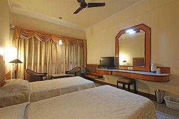 Hotel Ashraya International 3*