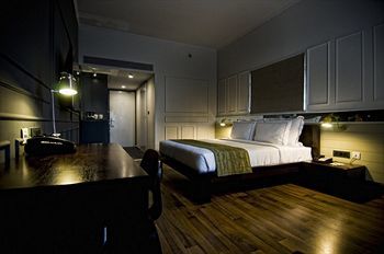 Escape & Hotel