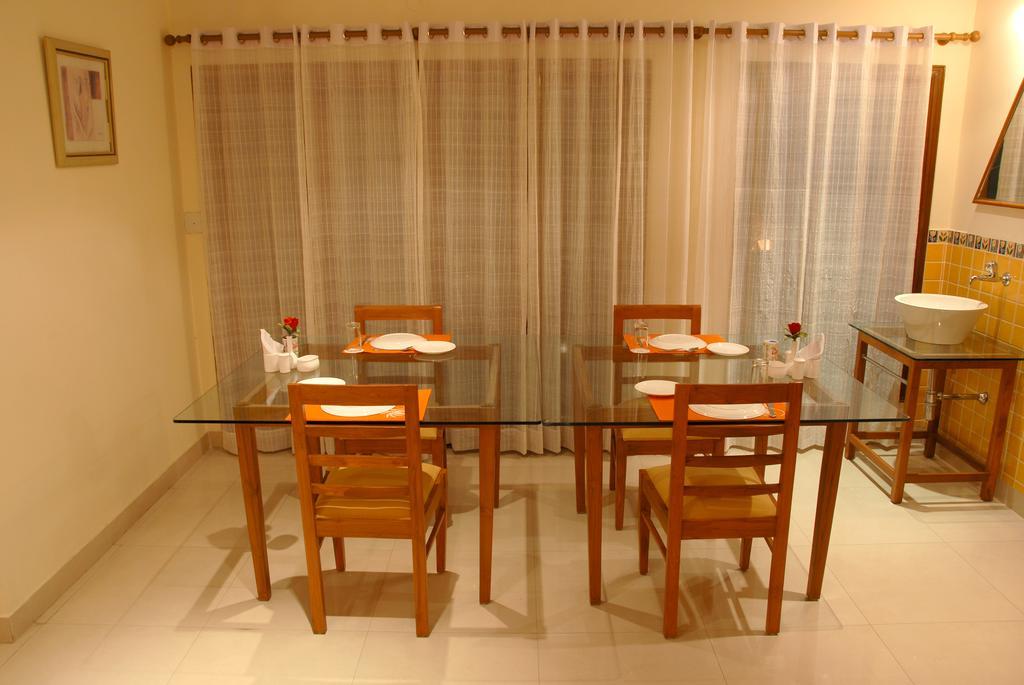 Sterling Living Space - Residency Road Apartment *