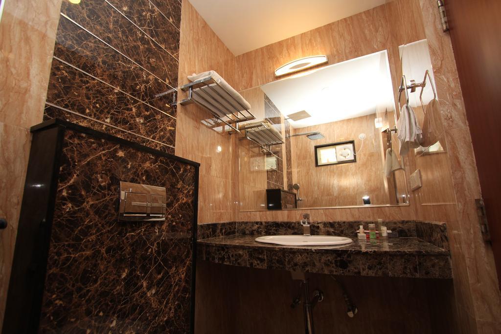 Noor Empire International Kormangala Hotel