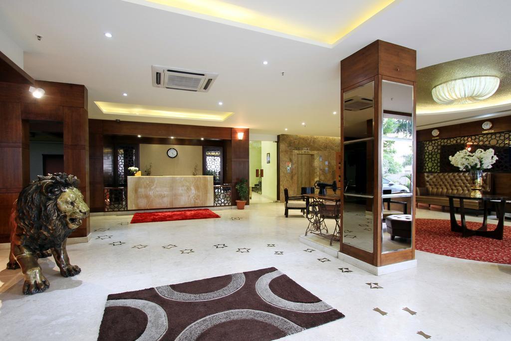 Chris Whitefield Hotel