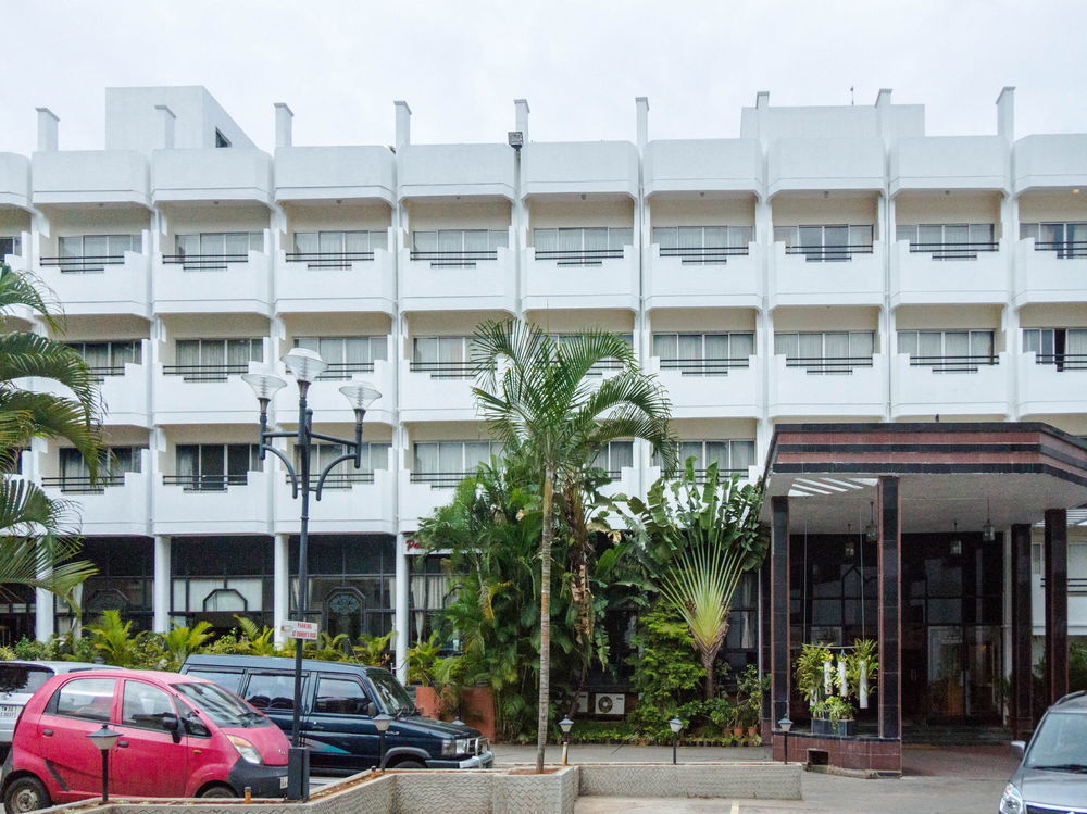 Oyo Premium Residency Road Hotel Bangalore