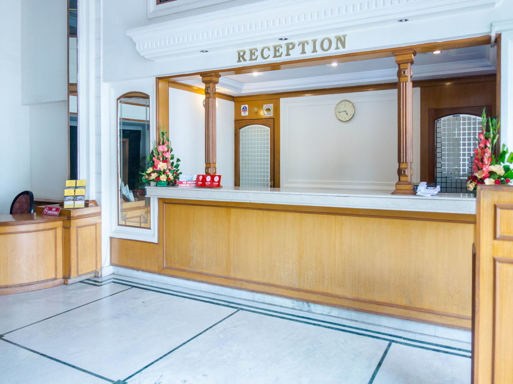 Hotel Oyo Premium Residency Road 3*
