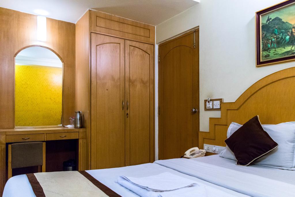 Oyo 739 Hotel Terminus The Residency