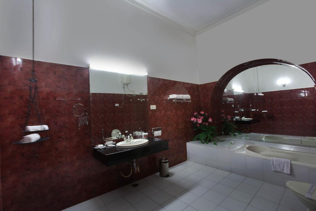Jayamahal Palace Hotel 4*
