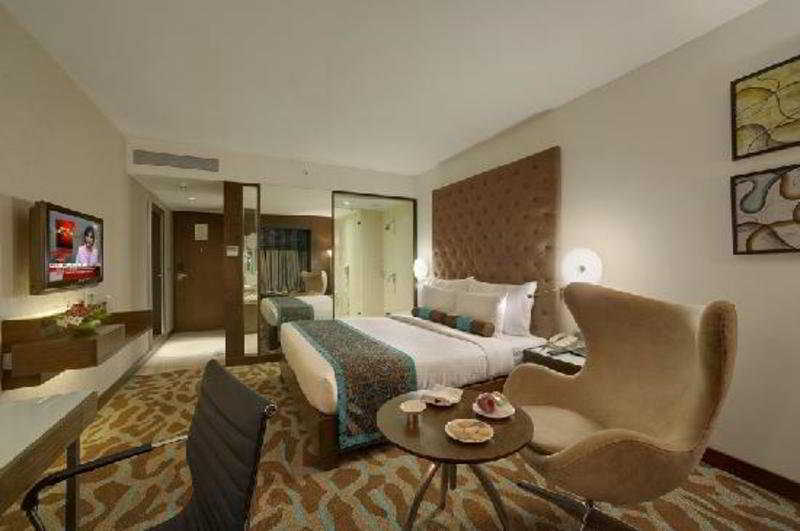 The Pride Hotel, Hotel