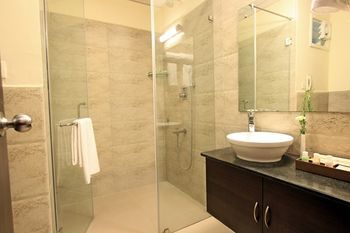 Chris Whitefield 4* Bangalore