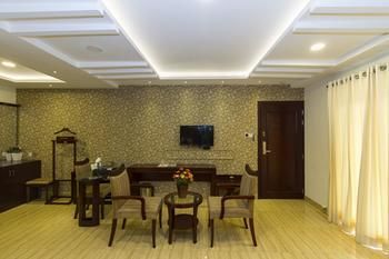 Oyo Premium Indiranagar Cambridge Layout 3*