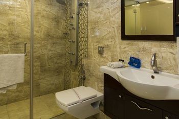 Oyo Premium Indiranagar Cambridge Layout 3*