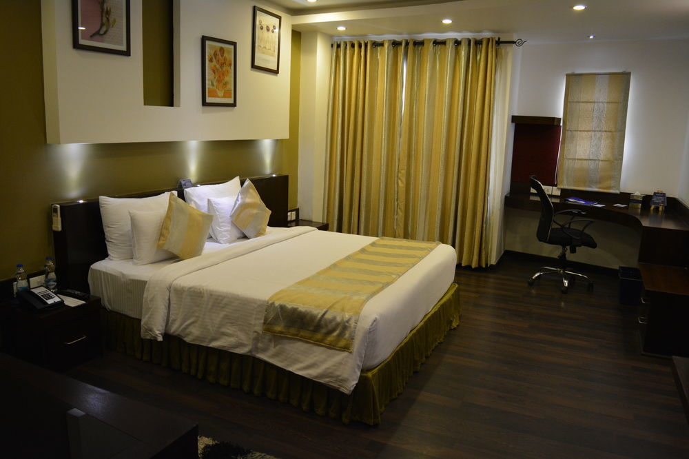 Bloomsuites I Electronics Hotel