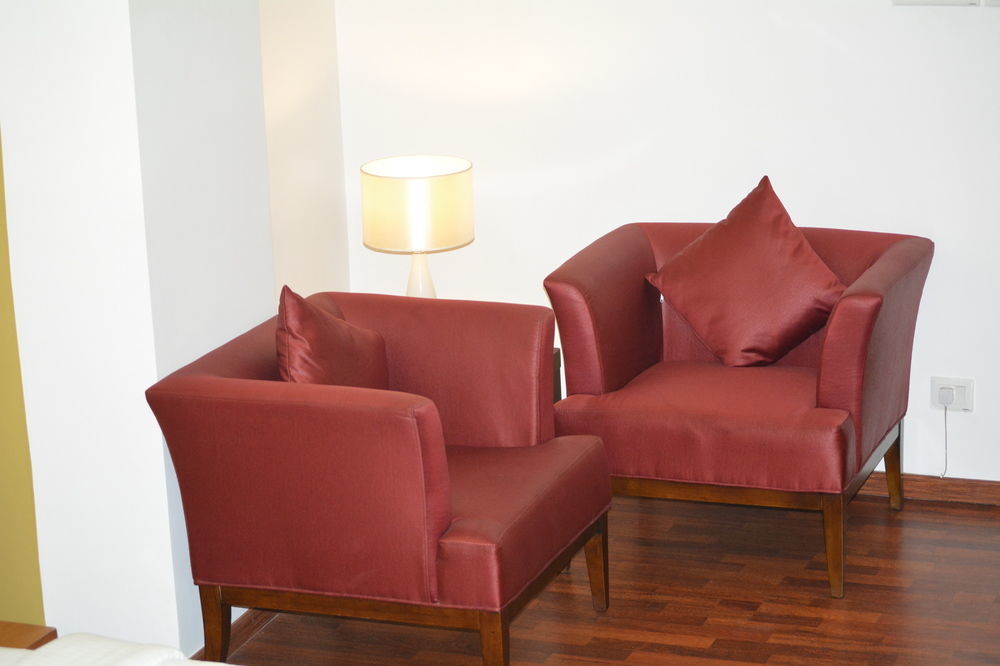 Bloomsuites I Electronics Hotel