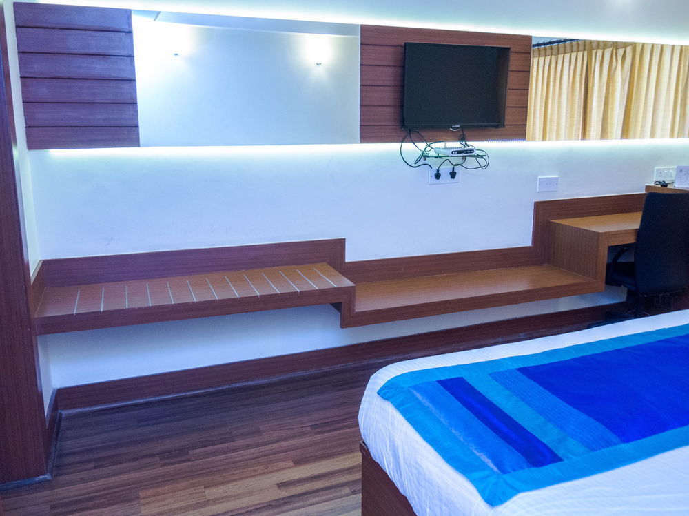 Oyo Premium Residency Road Hotel Bangalore
