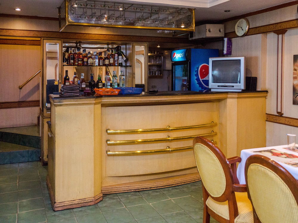Hotel Oyo Premium Residency Road