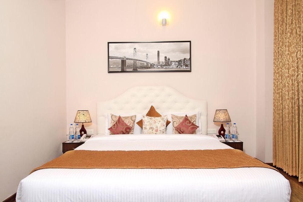 Chris Whitefield Hotel