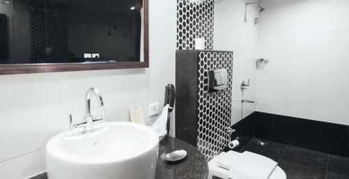 Confident Cascade Hotel 3*